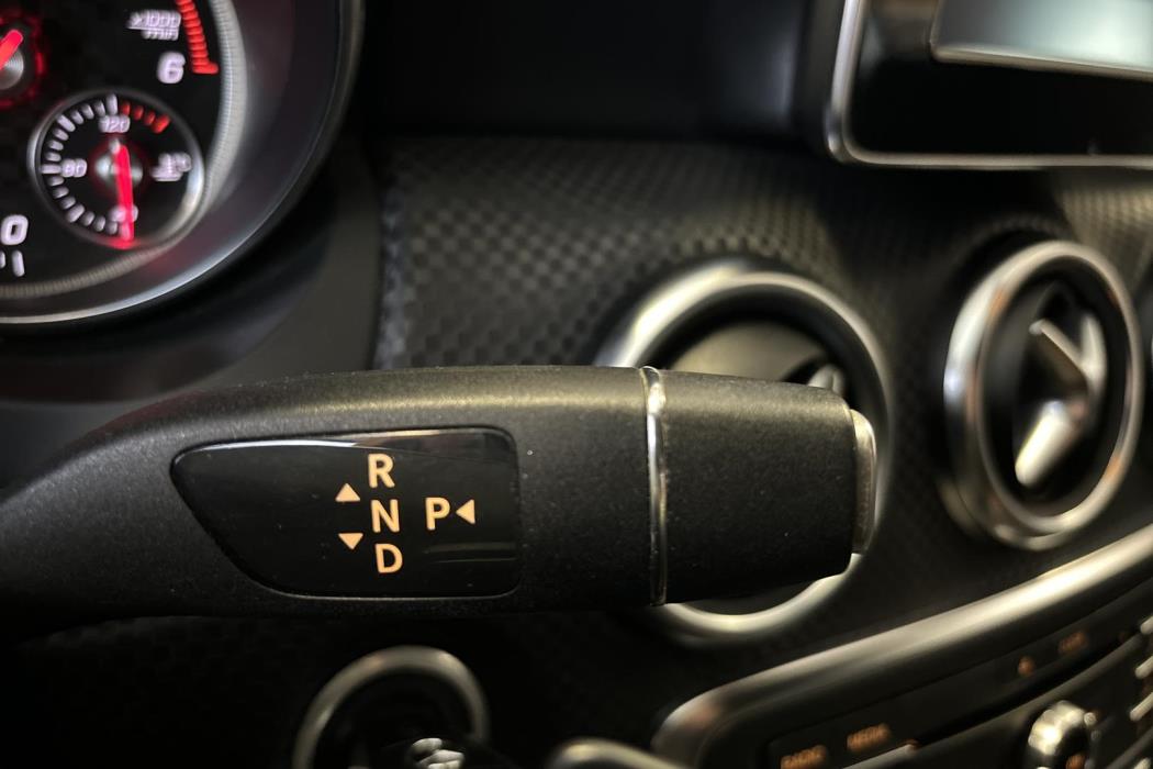 MERCEDES-BENZ A 2016