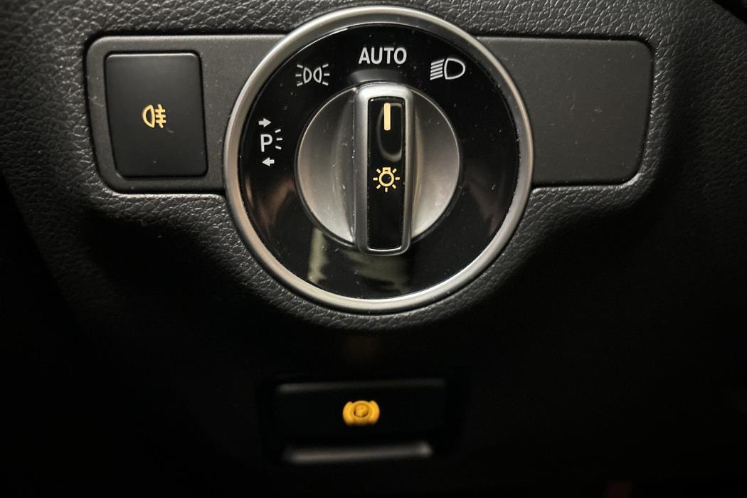 MERCEDES-BENZ A 2016