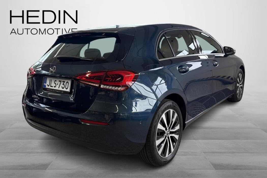 MERCEDES-BENZ A 2021