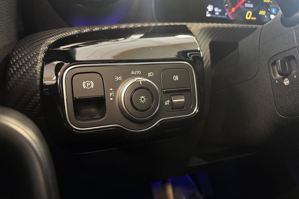 MERCEDES-BENZ A 2021