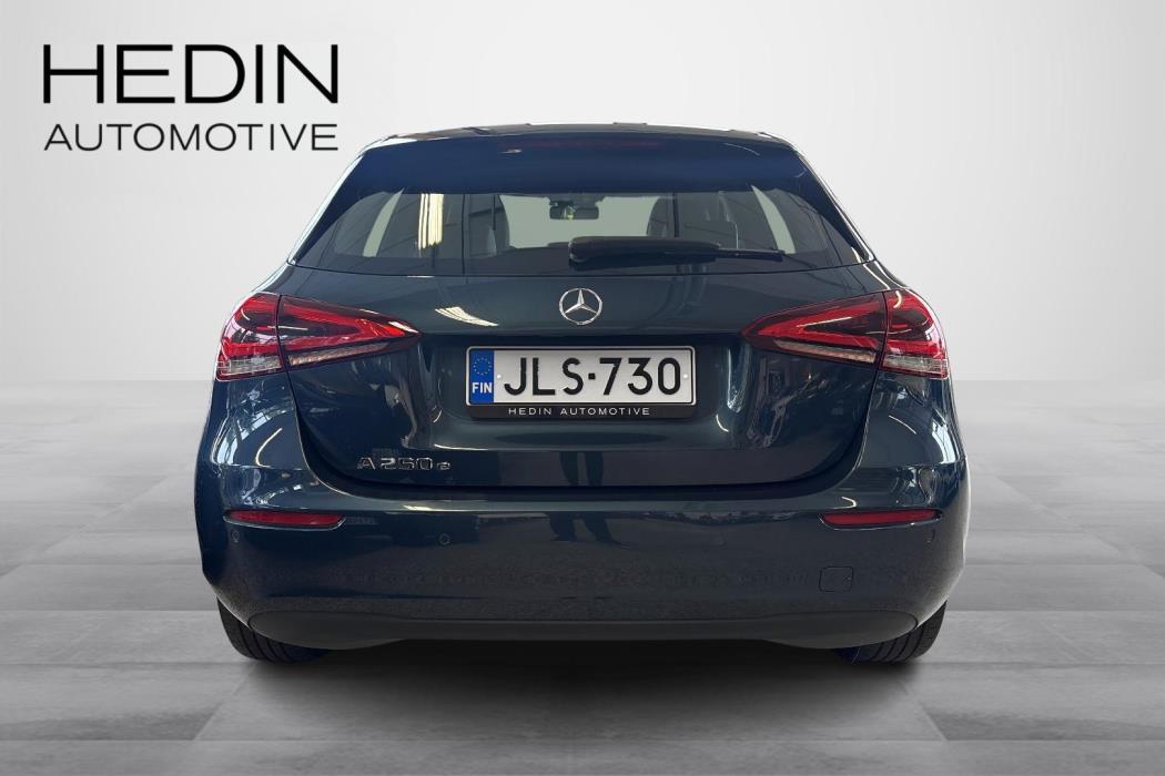 MERCEDES-BENZ A 2021