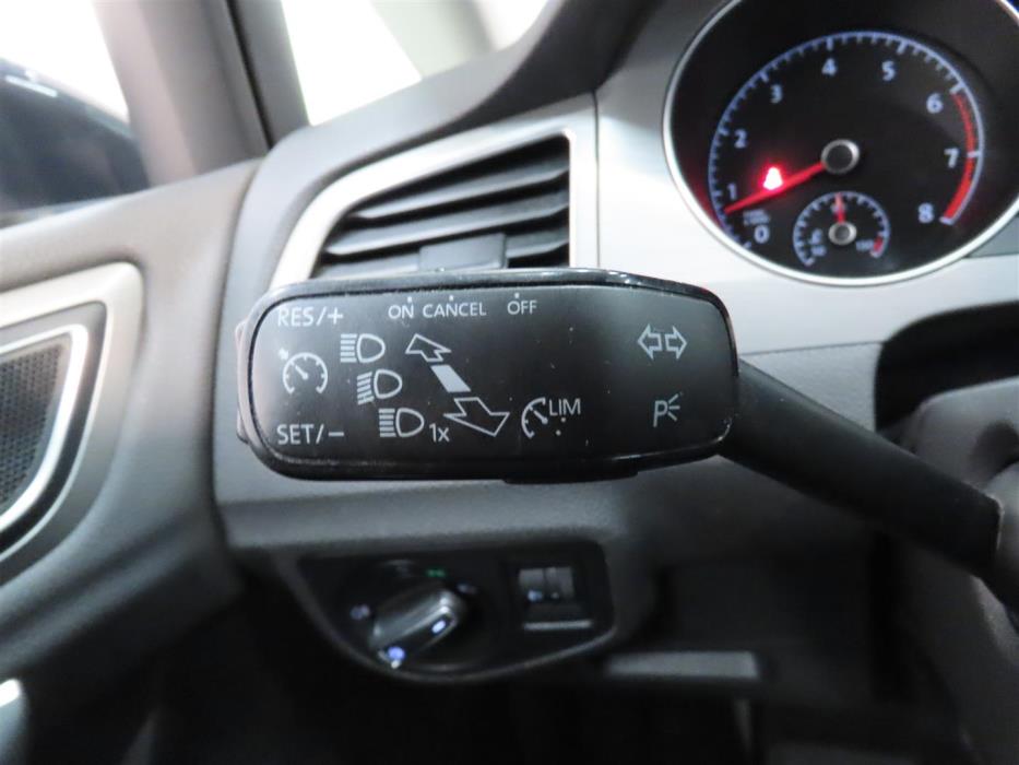 VOLKSWAGEN Golf Sportsvan 2015