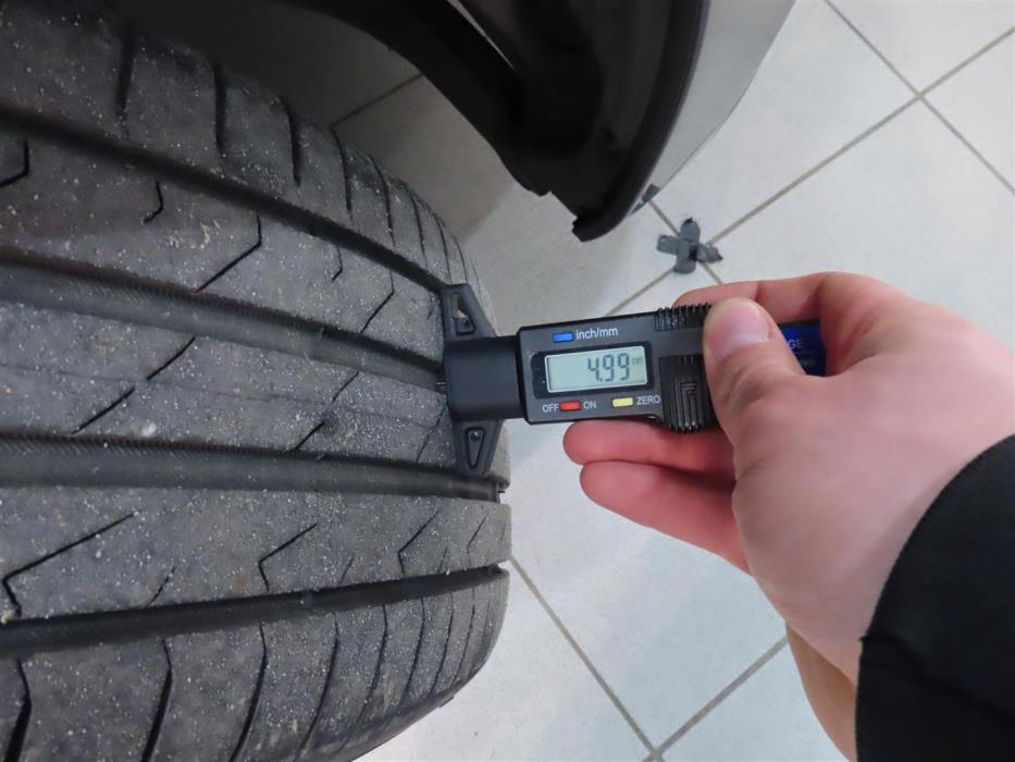 VOLKSWAGEN Golf Sportsvan 2015