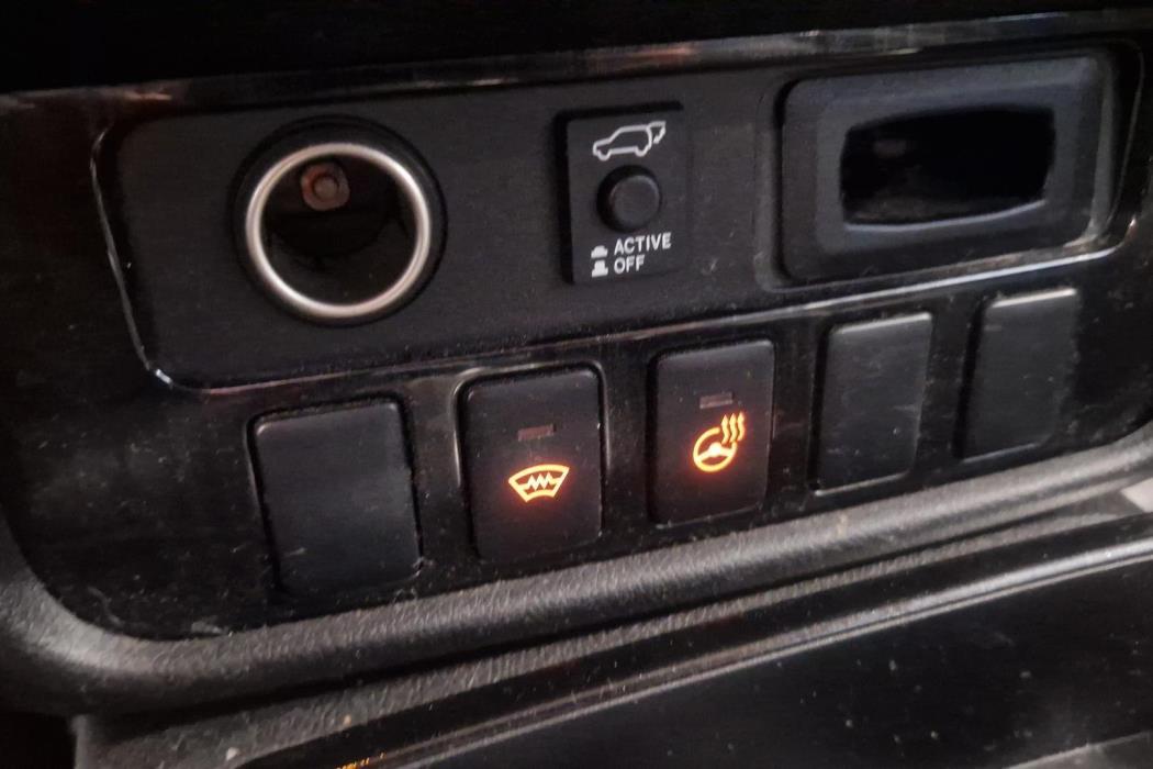 MITSUBISHI Outlander PHEV 2016