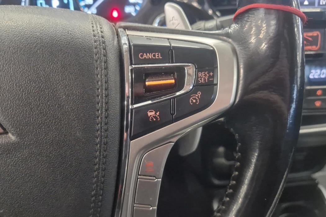 MITSUBISHI Outlander PHEV 2016