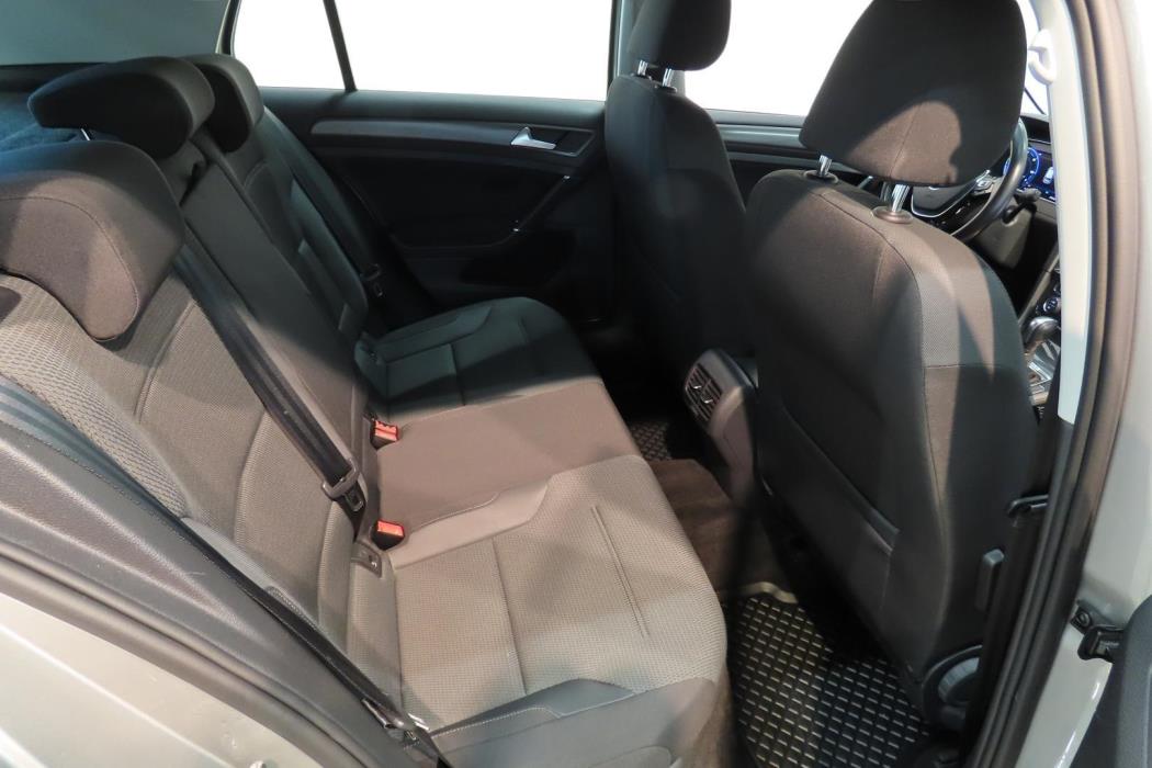 VOLKSWAGEN Golf 2020