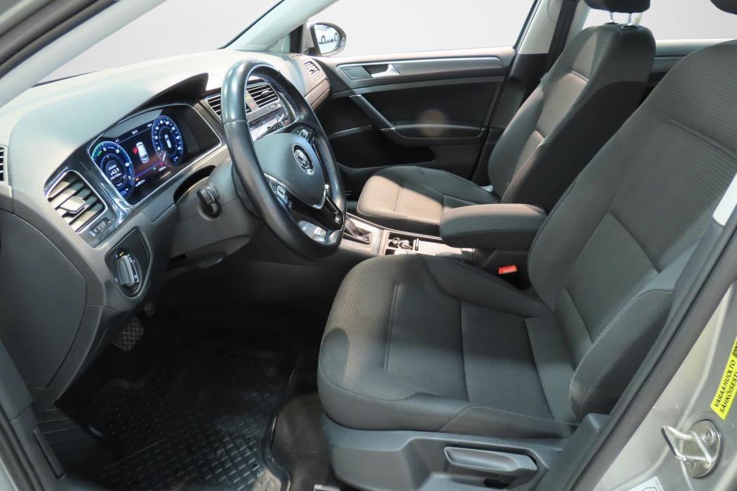 VOLKSWAGEN Golf 2020