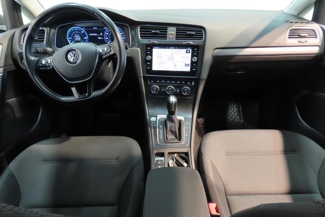 VOLKSWAGEN Golf 2020