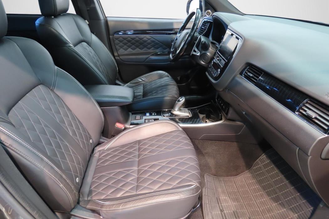 MITSUBISHI Outlander PHEV 2018