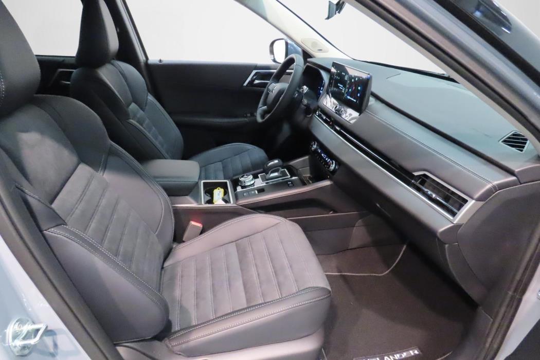 Mitsubishi Outlander 2025