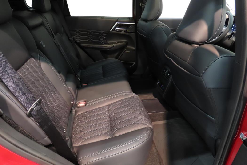 MITSUBISHI OUTLANDER 2026