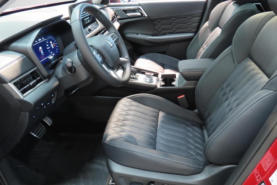 MITSUBISHI OUTLANDER 2026