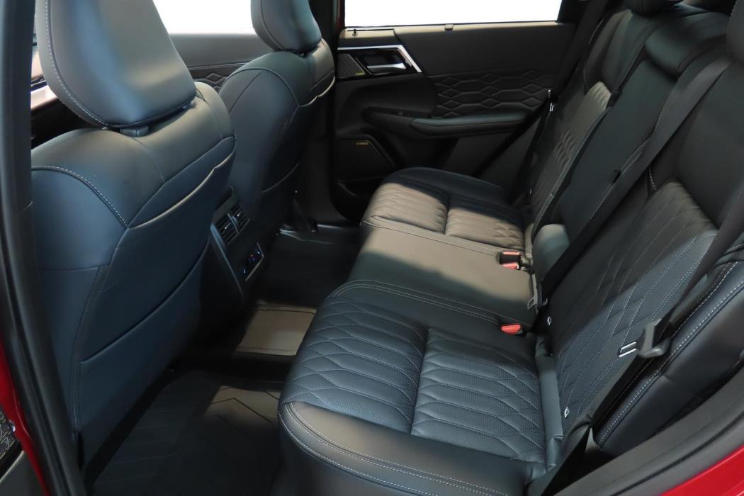 MITSUBISHI OUTLANDER 2026