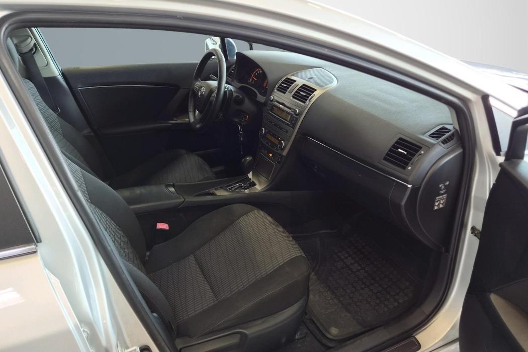 Toyota Avensis 2010