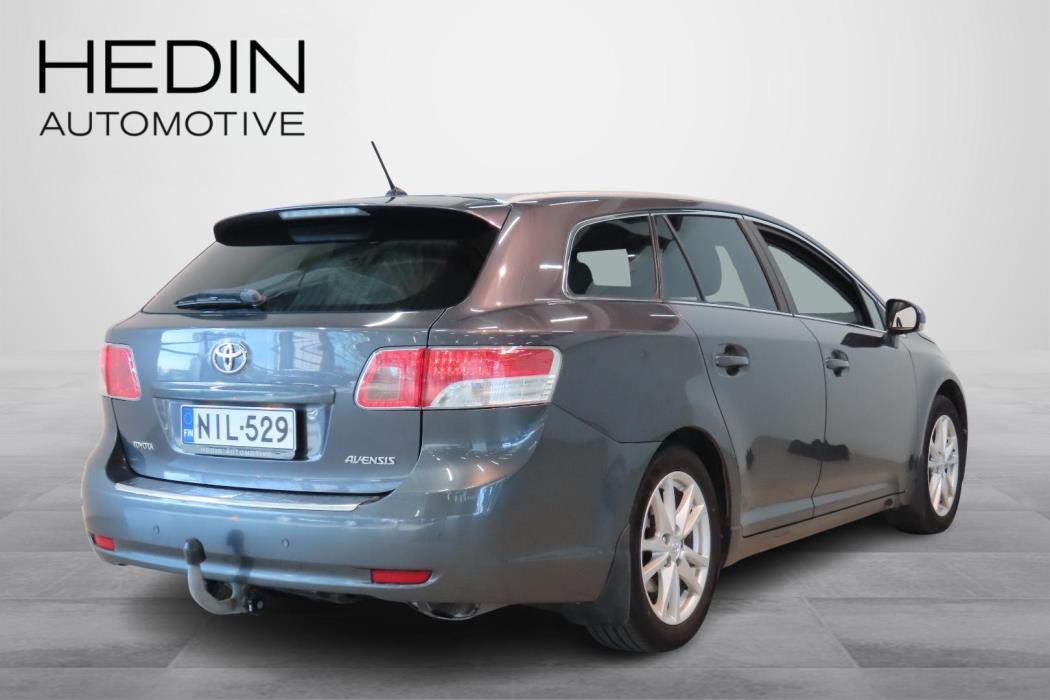 Toyota Avensis 2012