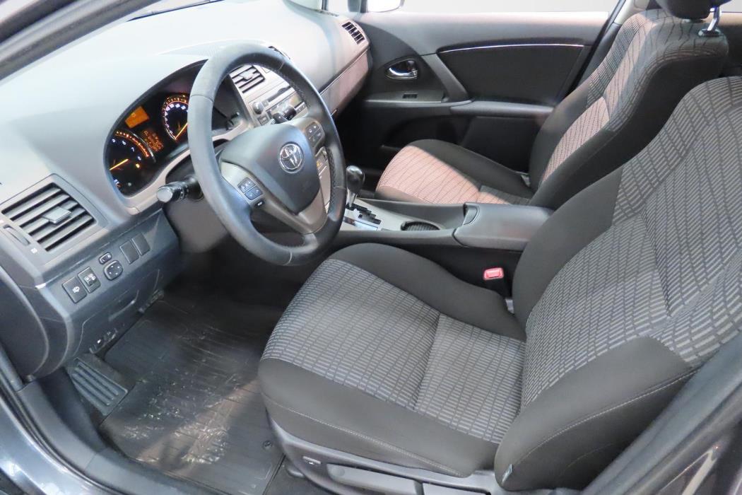 Toyota Avensis 2012