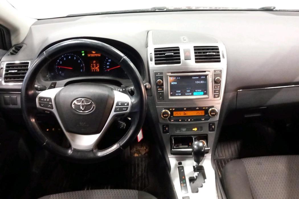 Toyota Avensis 2013