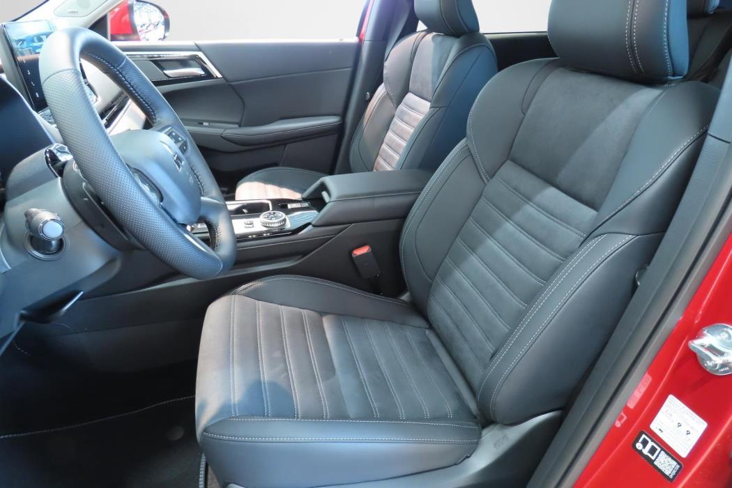 MITSUBISHI OUTLANDER 2026