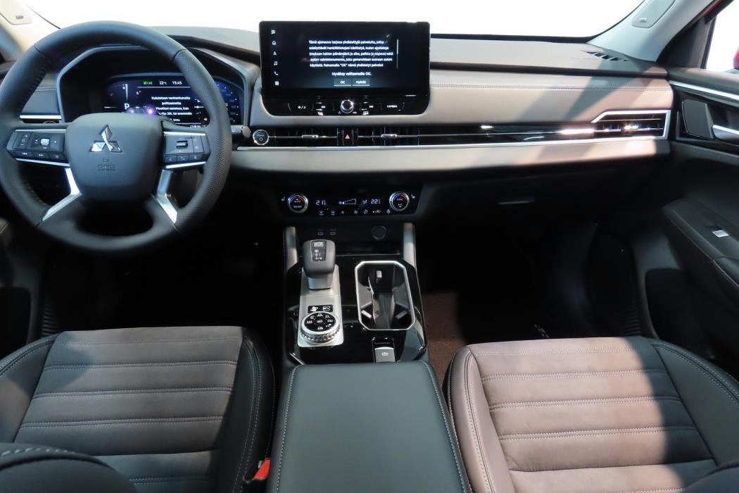 MITSUBISHI OUTLANDER 2026