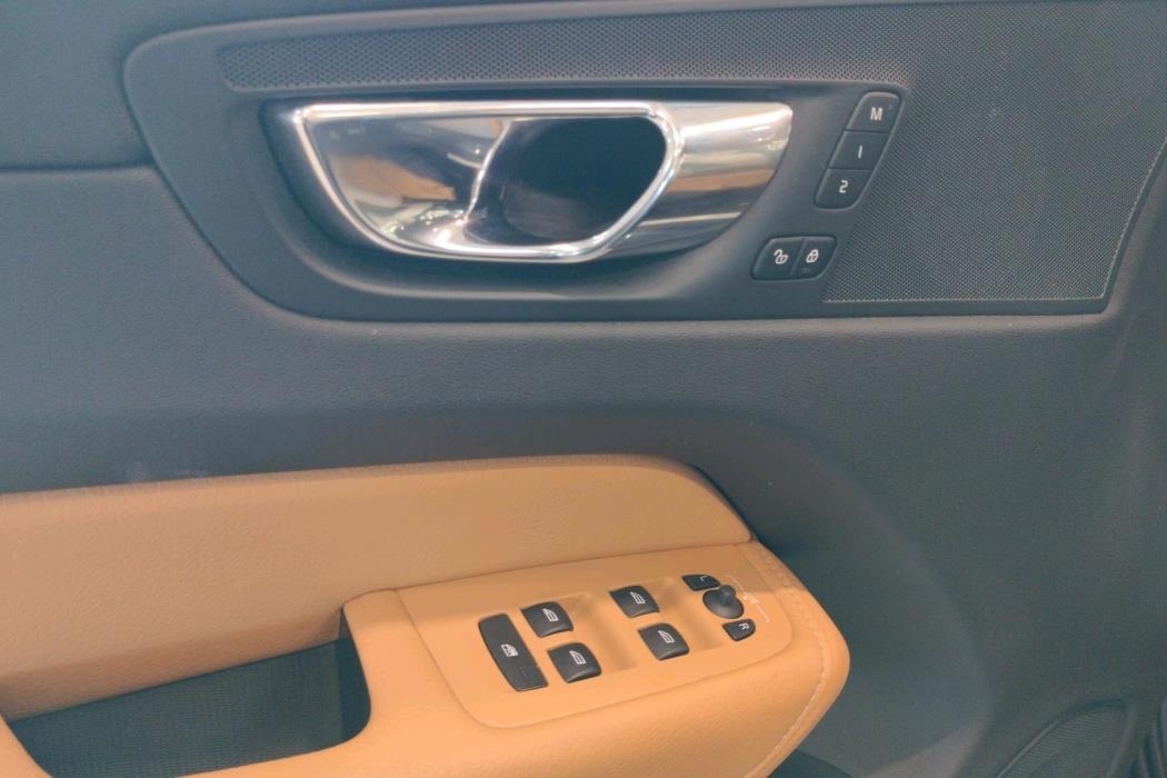VOLVO XC60 2019
