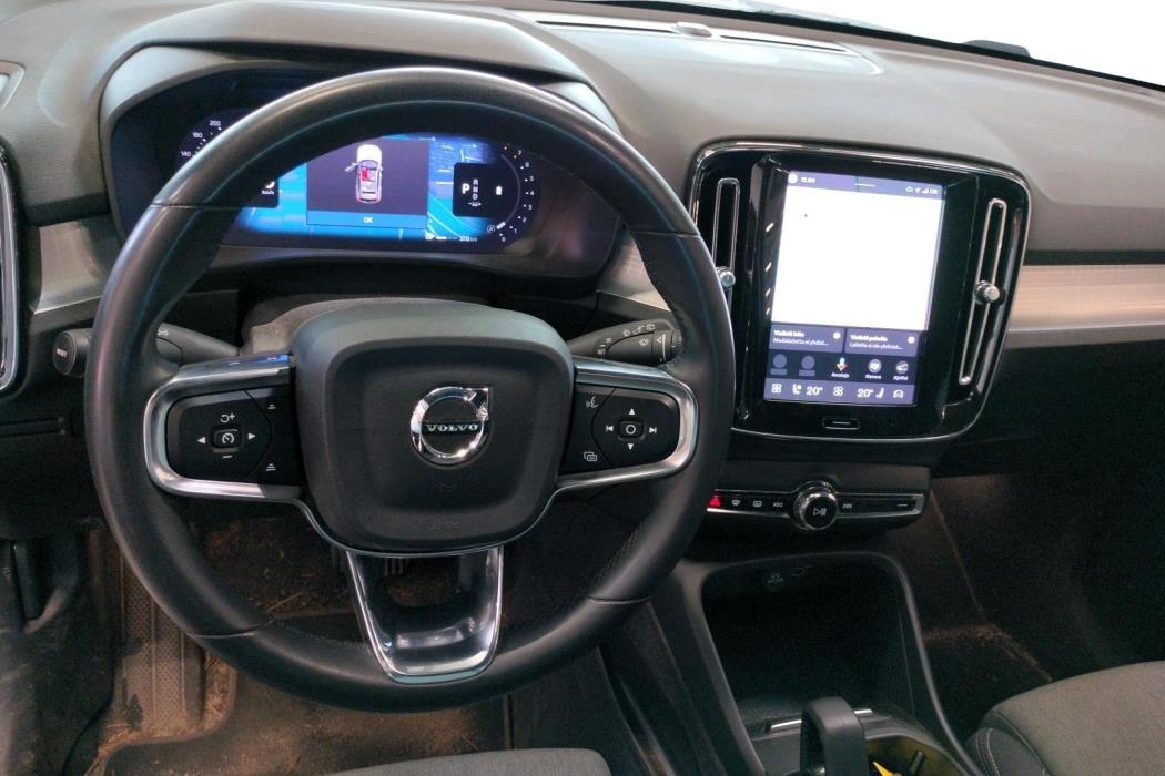 VOLVO XC40 2023
