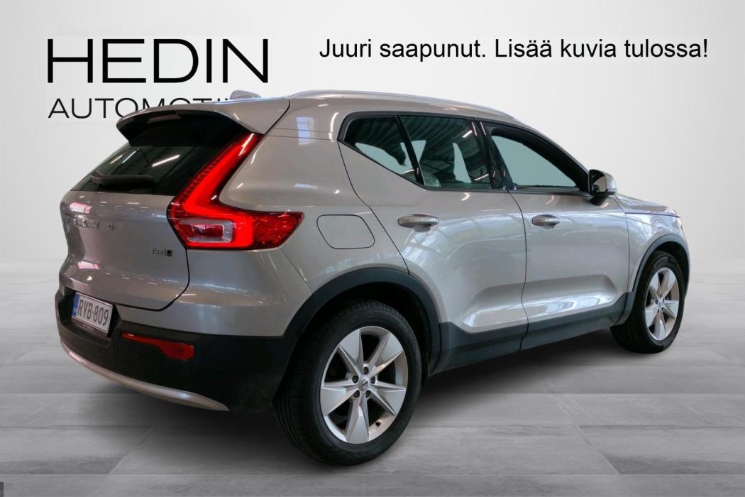 VOLVO XC40 2023