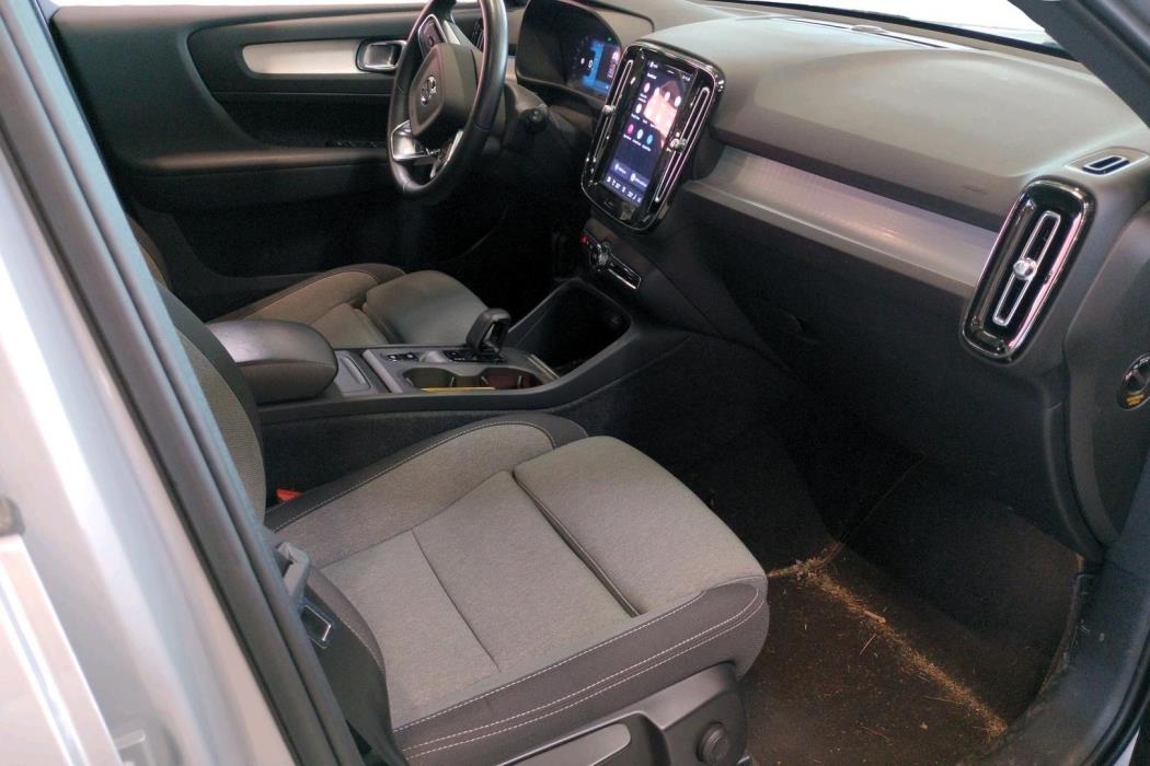 VOLVO XC40 2023