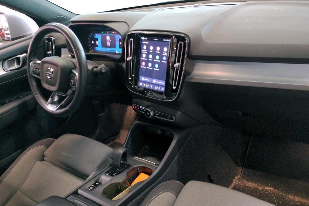 VOLVO XC40 2023