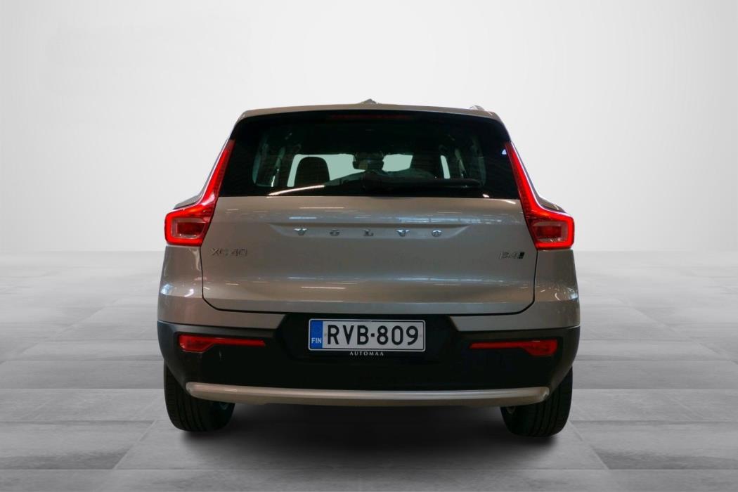 VOLVO XC40 2023