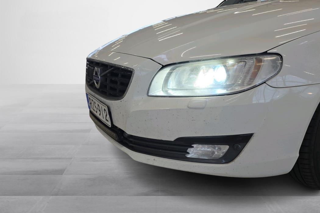 VOLVO V70 2015