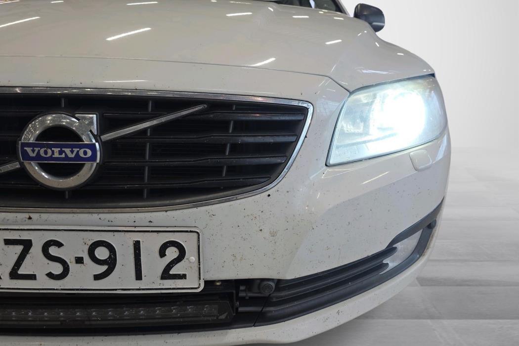 VOLVO V70 2015