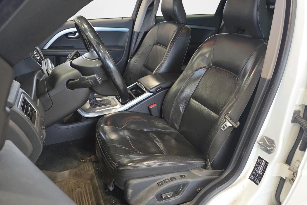 VOLVO V70 2015