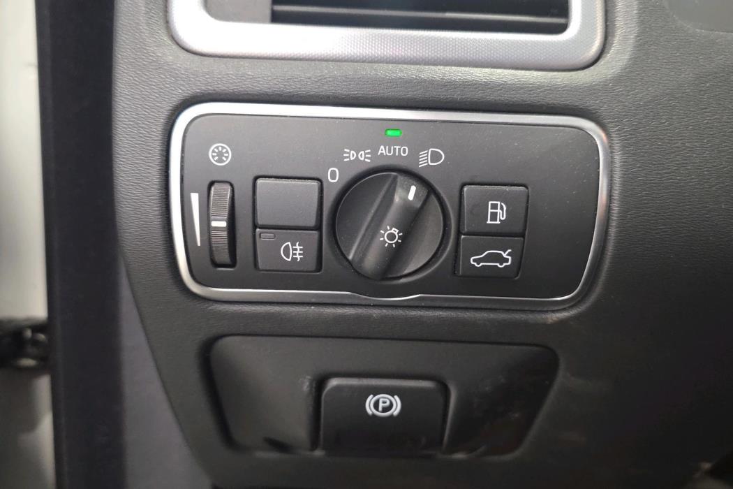 VOLVO V70 2015