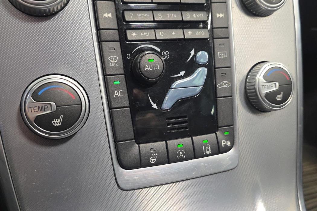 VOLVO V70 2015