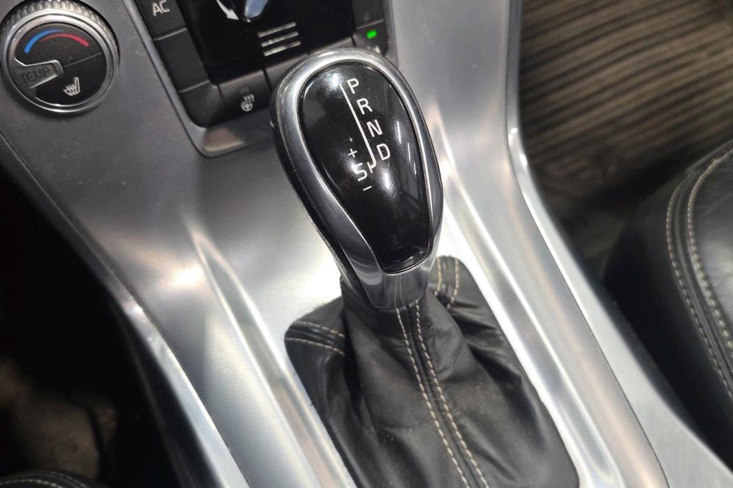 VOLVO V70 2015
