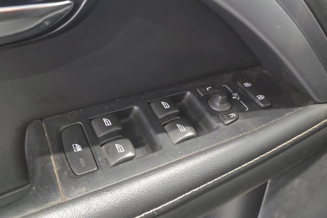 VOLVO V70 2015