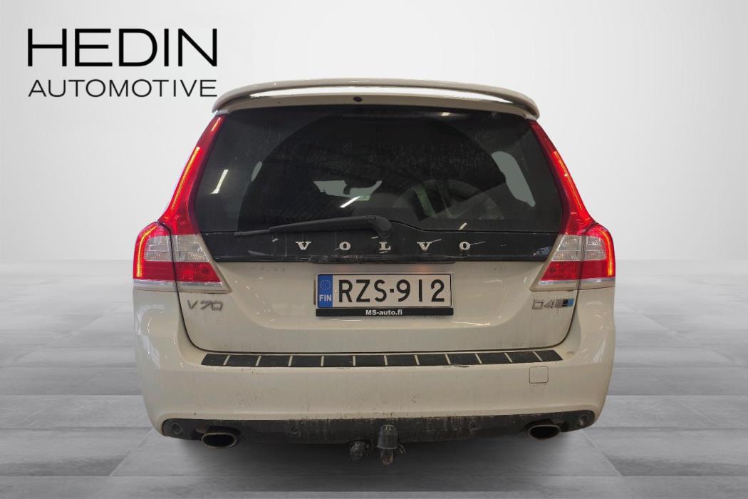 VOLVO V70 2015