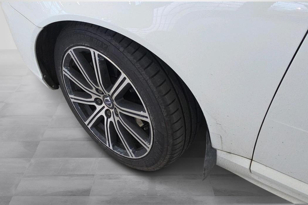 VOLVO V70 2015