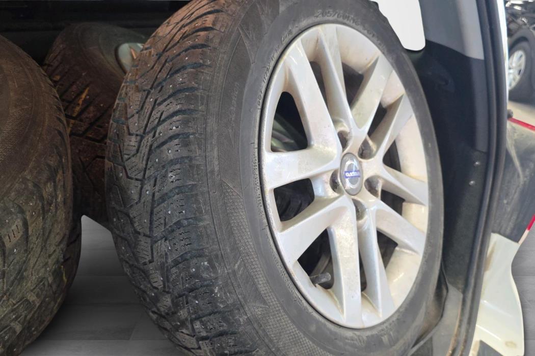 VOLVO V70 2015