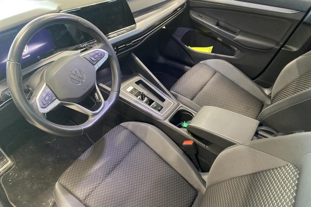 VOLKSWAGEN GOLF 2023