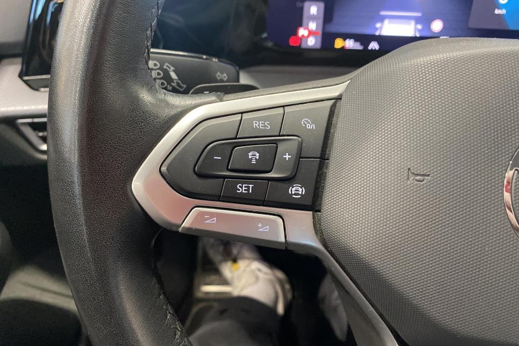 VOLKSWAGEN GOLF 2023
