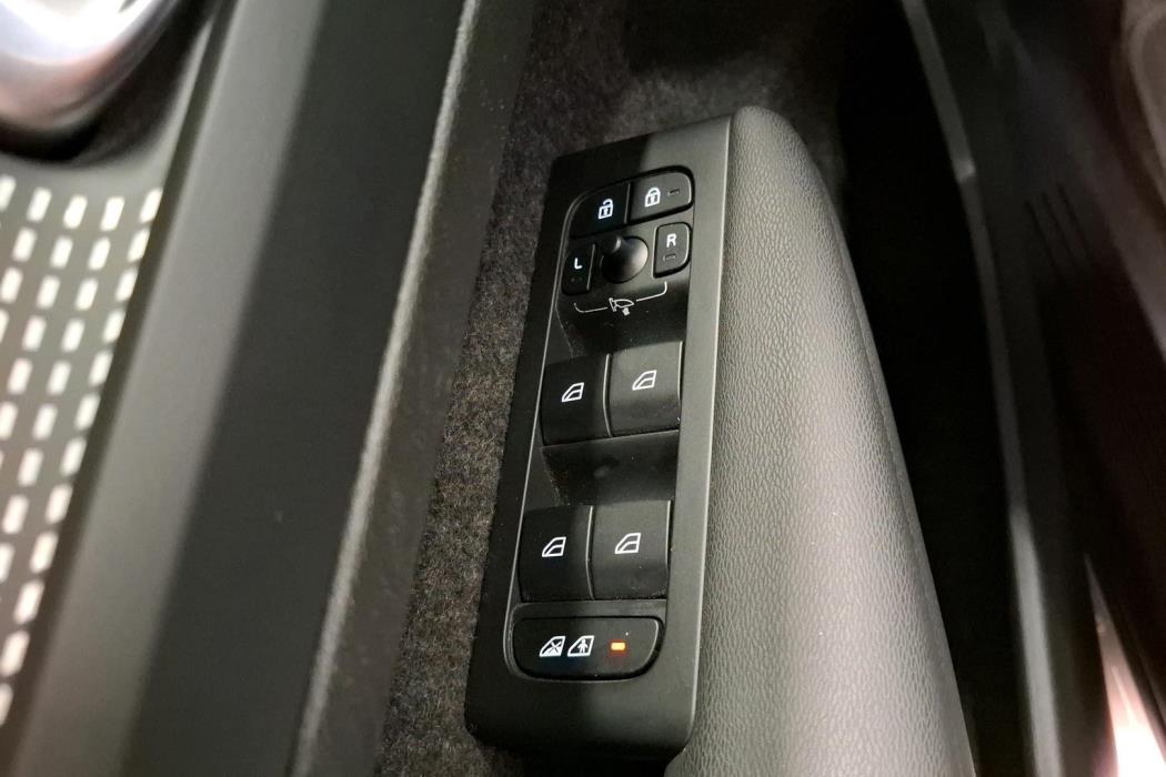 Volvo XC40 2024