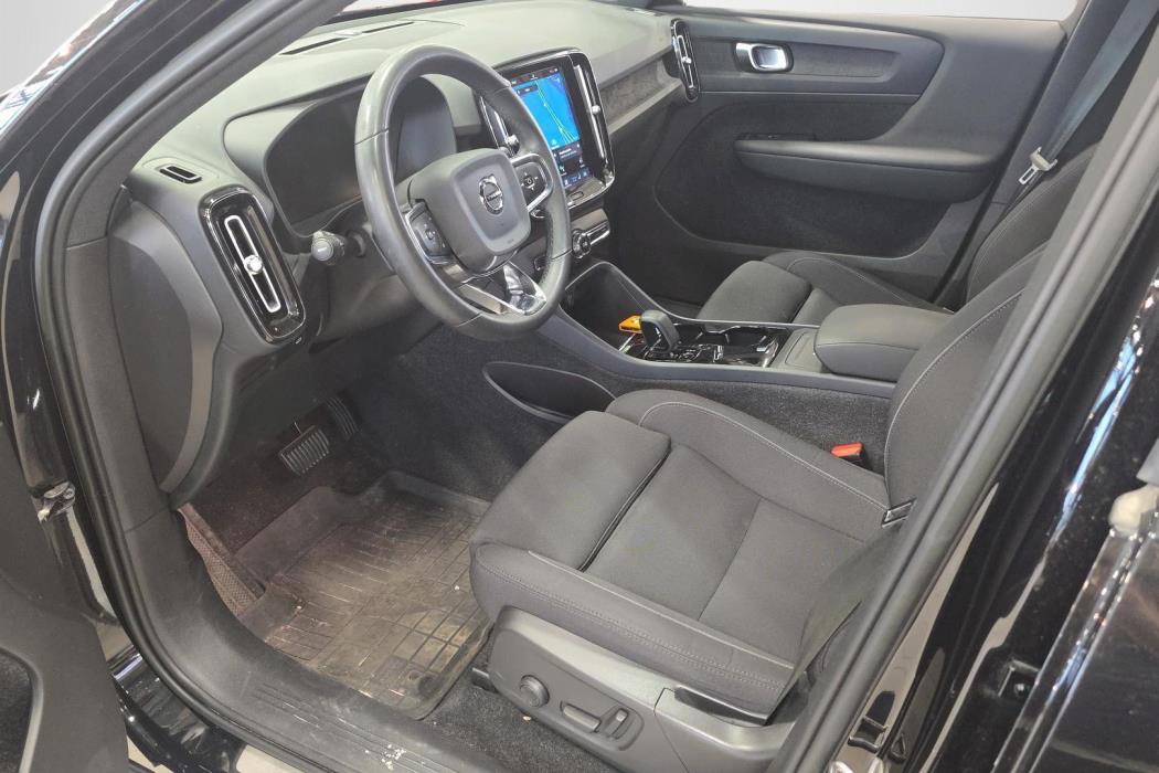 VOLVO XC40 2023