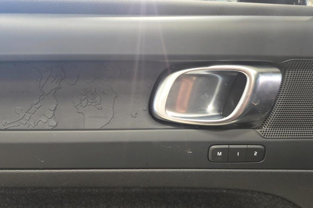 VOLVO XC40 2023