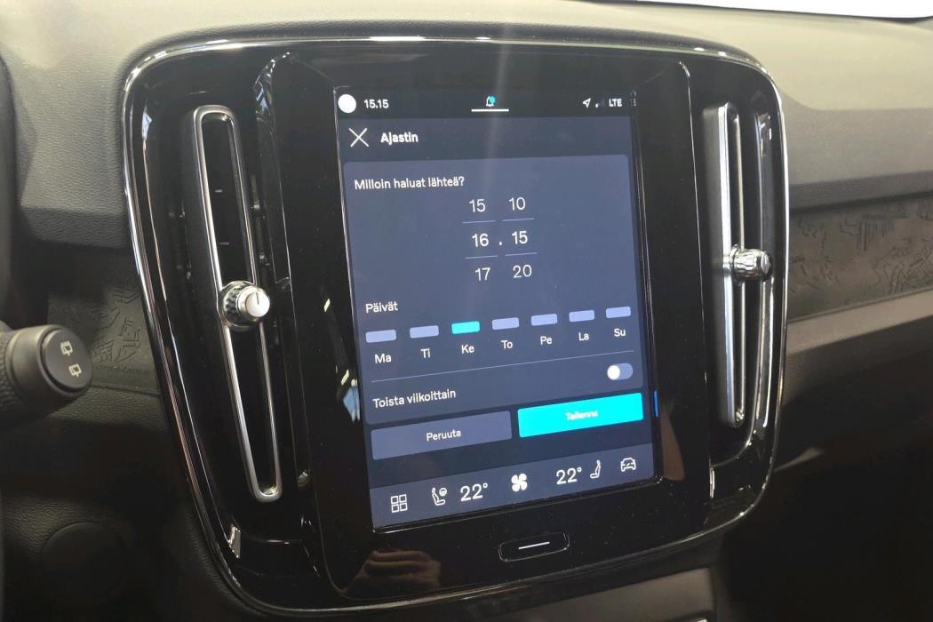 VOLVO XC40 2023