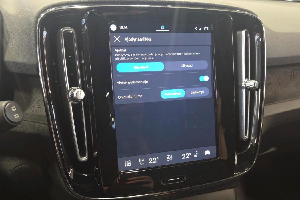 VOLVO XC40 2023