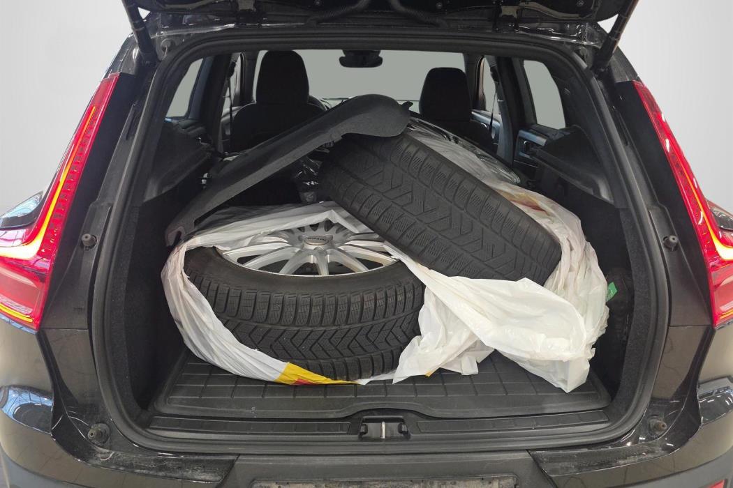 VOLVO XC40 2023