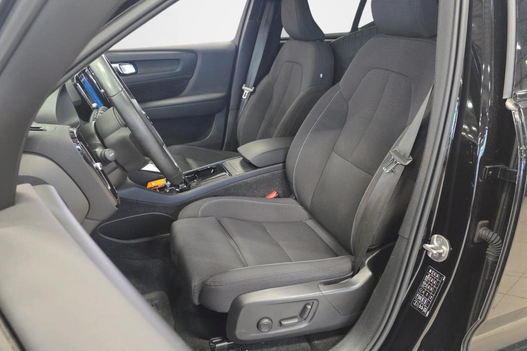 VOLVO XC40 2023