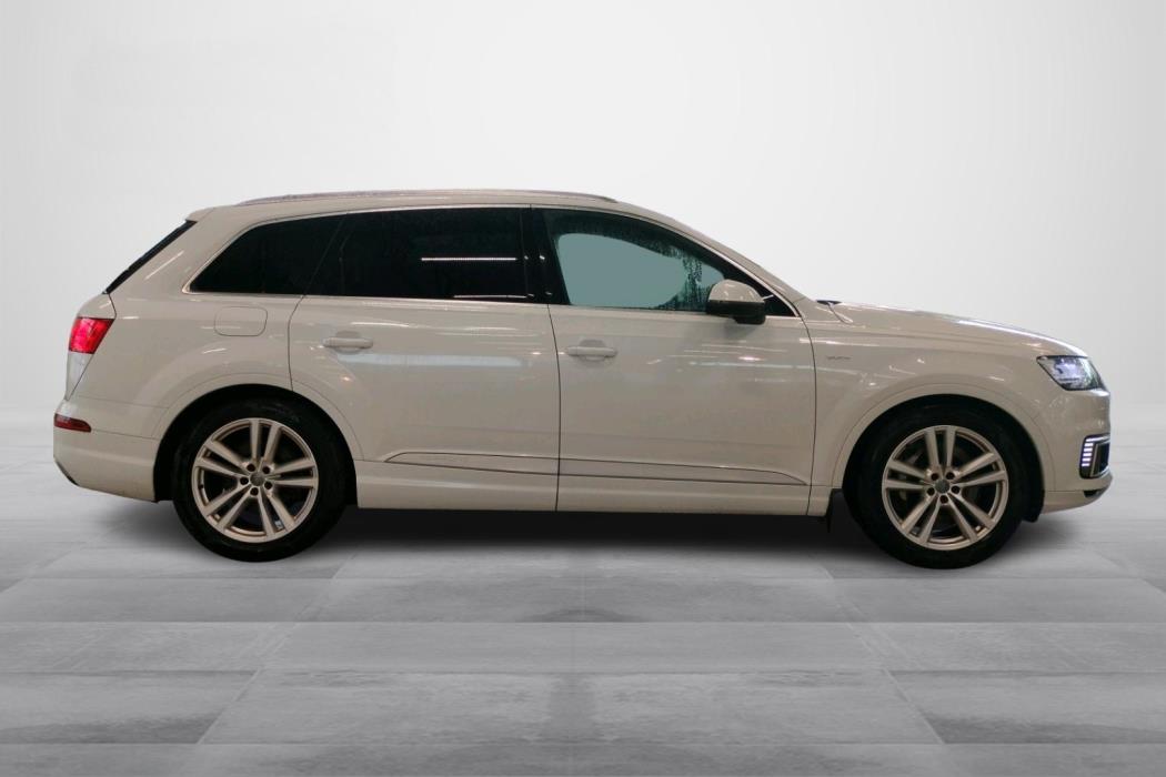 AUDI Q7 2018