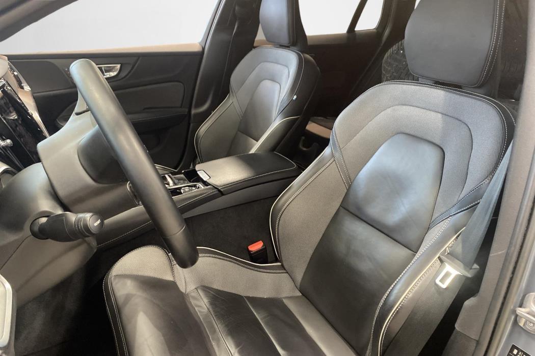 VOLVO V60 2023
